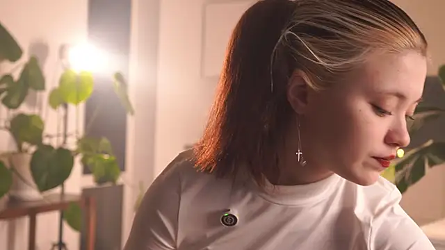 Snapshot of EleniRoeber chatting on February 2026 03:34:02 PM EleniRoeber online show from February 2026 03:34:02 PM