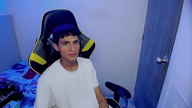 Akyra latinn online show from February 2026 09:47:02 PM