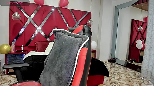 Lucia 24x online show from February 2026 12:23:01 PM