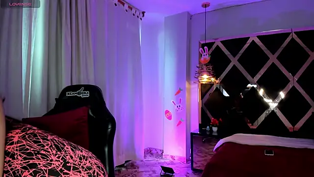 Lucia 24x online show from April 2026 01:20:01 PM