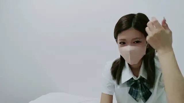 Snapshot of Nanase-Hina chatting on February 2026 12:37:01 PM Nanase-Hina online show from February 2026 12:37:01 PM