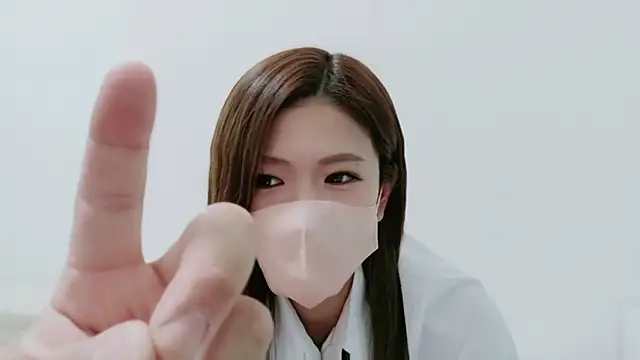 Snapshot of Nanase-Hina chatting on February 2026 12:42:02 PM Nanase-Hina online show from February 2026 12:42:02 PM