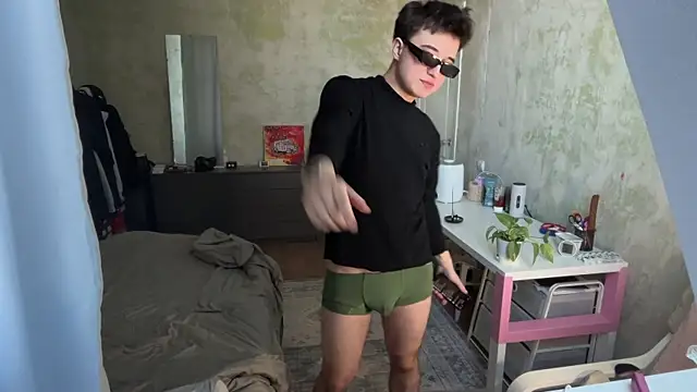 coolskum0 online show from April 2026 07:20:02 AM