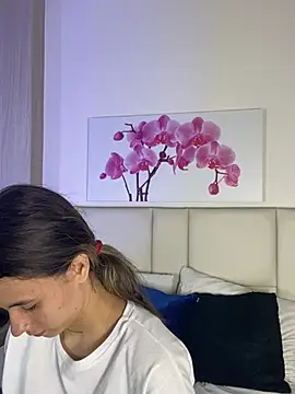 JuliaColemann online show from July 2026 12:10:01 PM