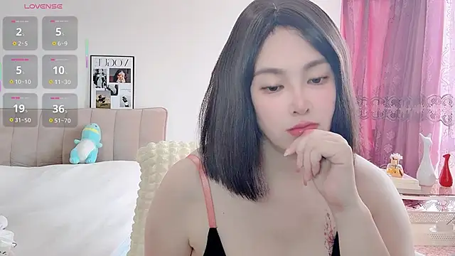 Snapshot of 10ve1y chatting on May 2026 06:41:01 AM 10ve1y online show from May 2026 06:41:01 AM