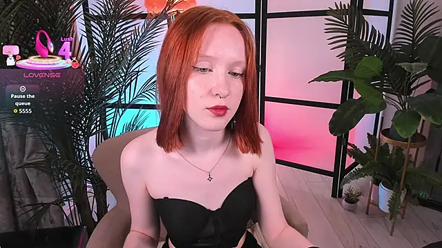 Snapshot of Sia_Hart chatting on June 2026 06:54:02 PM Sia Hart online show from June 2026 06:54:02 PM