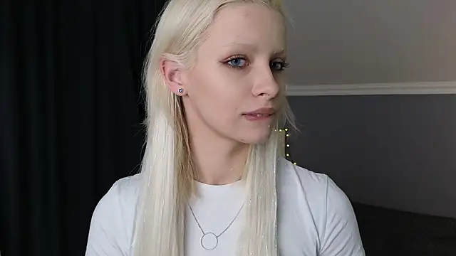 Naomi Demio online show from March 2026 12:32:01 PM