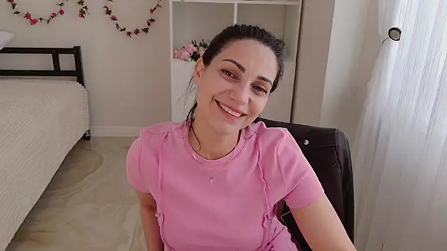 Snapshot of LovelyBeatrice chatting on May 2026 11:29:02 AM LovelyBeatrice online show from May 2026 11:29:02 AM