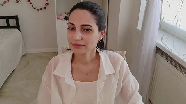 Snapshot of LovelyBeatrice chatting on May 2026 10:21:01 AM LovelyBeatrice online show from May 2026 10:21:01 AM