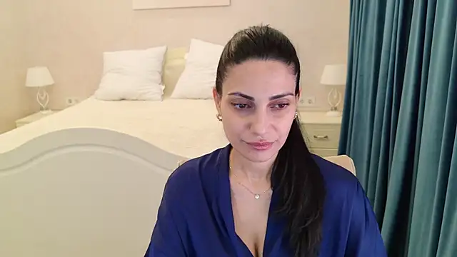 Snapshot of LovelyBeatrice chatting on June 2026 06:45:01 PM LovelyBeatrice online show from June 2026 06:45:01 PM