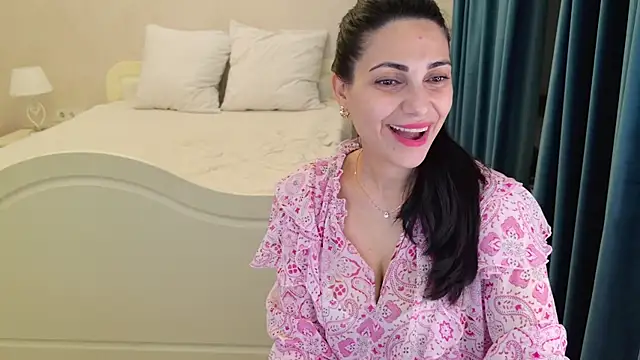 Snapshot of LovelyBeatrice chatting on July 2026 07:20:02 PM LovelyBeatrice online show from July 2026 07:20:02 PM