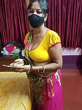 Snapshot of Little-Roshni chatting on July 2026 06:18:01 PM Little-Roshni online show from July 2026 06:18:01 PM