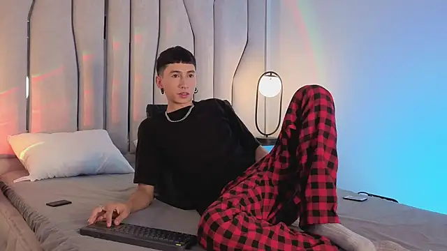Snapshot of lian_cameron chatting on June 2026 03:50:02 AM lian cameron online show from June 2026 03:50:02 AM