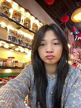 Lyn-be99 online show from April 2026 12:00:02 AM