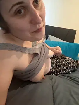 Snapshot of Tiara_XOX chatting on February 2026 11:20:02 AM Tiara XOX online show from February 2026 11:20:02 AM