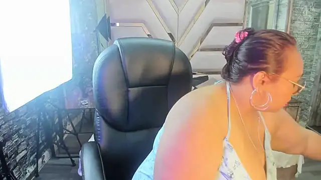 Snapshot of Shara_Oz chatting on February 2026 02:59:02 AM Shara Oz online show from February 2026 02:59:02 AM