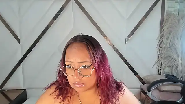 Snapshot of Shara_Oz chatting on February 2026 03:36:02 AM Shara Oz online show from February 2026 03:36:02 AM