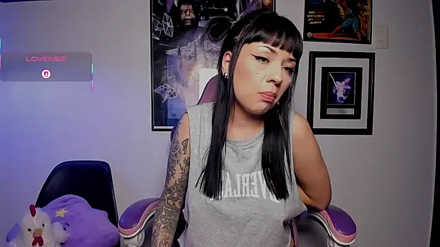 Snapshot of luckylaura chatting on February 2026 11:50:02 PM luckylaura online show from February 2026 11:50:02 PM