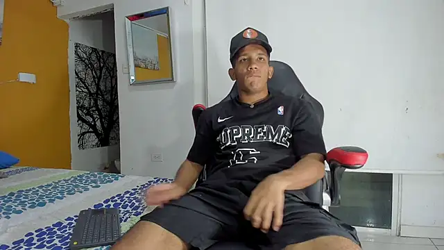 Snapshot of ricky_spensar23cm_ chatting on March 2026 02:17:02 AM ricky spensar23cm online show from March 2026 02:17:02 AM