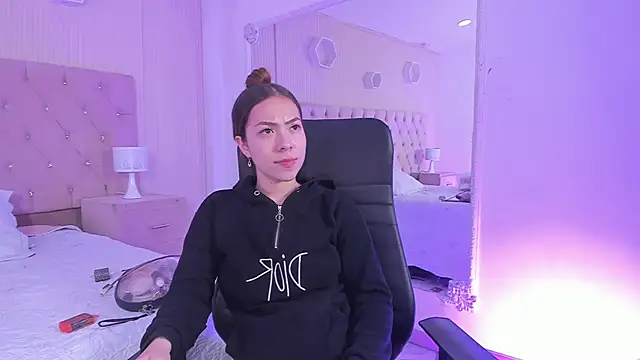 lizzyrossie online show from February 2026 02:09:01 PM