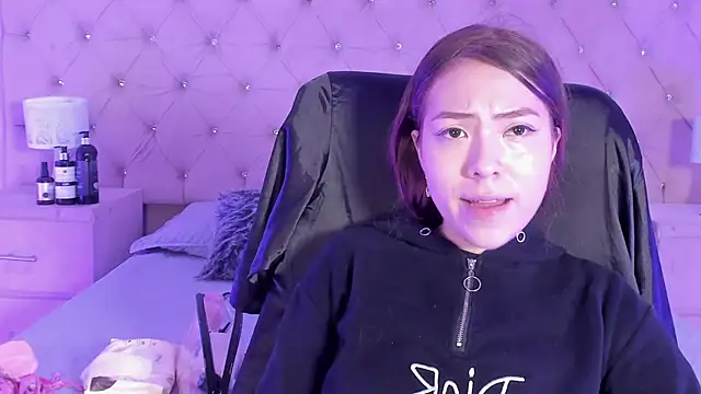 lizzyrossie online show from February 2026 12:55:01 PM