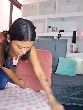 Layla em online show from February 2026 12:47:02 PM