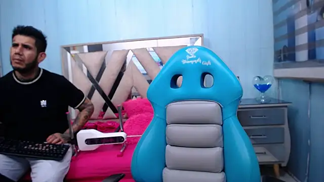 Snapshot of allison_max_tattoo chatting on February 2026 02:15:01 AM allison max tattoo online show from February 2026 02:15:01 AM