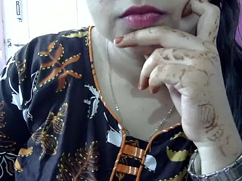 Snapshot of Cute_Aliyaa chatting on May 2026 10:33:02 AM Cute Aliyaa online show from May 2026 10:33:02 AM
