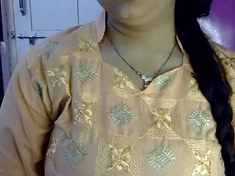 Snapshot of Cute_Aliyaa chatting on May 2026 12:22:02 PM Cute Aliyaa online show from May 2026 12:22:02 PM