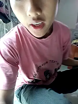 Snapshot of Hoa-tuylip chatting on May 2026 07:13:02 AM Hoa-tuylip online show from May 2026 07:13:02 AM