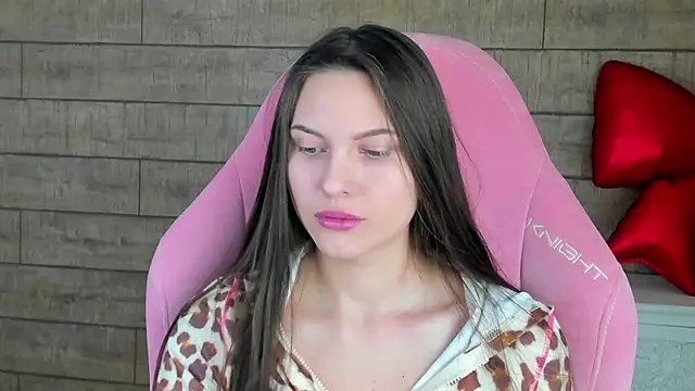 Snapshot of AliceVersal chatting on February 2026 04:33:02 AM AliceVersal online show from February 2026 04:33:02 AM