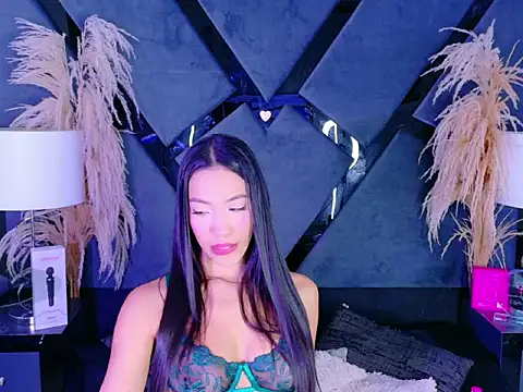 Snapshot of KylieWhitee chatting on February 2026 12:45:02 PM KylieWhitee online show from February 2026 12:45:02 PM