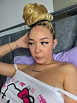 Snapshot of alaia_princess chatting on May 2026 11:21:02 PM alaia princess online show from May 2026 11:21:02 PM