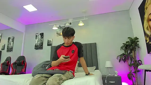 Snapshot of Raphael_Nyon chatting on March 2026 03:23:02 AM Raphael Nyon online show from March 2026 03:23:02 AM