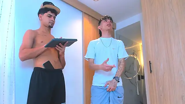 Snapshot of TheBatMansion chatting on February 2026 04:22:02 PM TheBatMansion online show from February 2026 04:22:02 PM