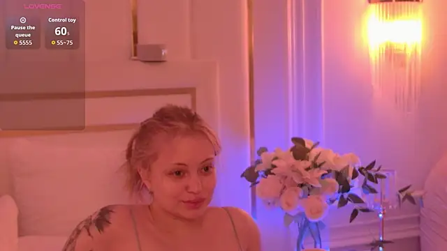 Snapshot of MollyHilton chatting on March 2026 05:52:02 PM MollyHilton online show from March 2026 05:52:02 PM