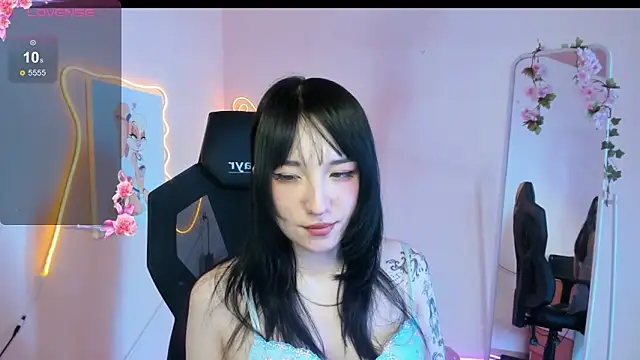 AliceeinWonderlanddd online show from April 2026 07:25:02 AM