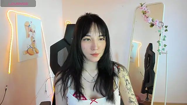 Snapshot of AliceeinWonderlanddd chatting on May 2026 05:24:02 AM AliceeinWonderlanddd online show from May 2026 05:24:02 AM