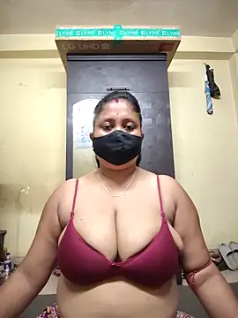 Snapshot of Curvy_Trisha chatting on May 2026 02:33:01 PM Curvy Trisha online show from May 2026 02:33:01 PM