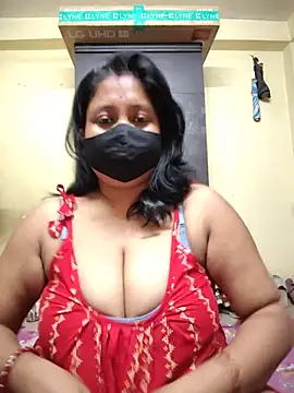 Snapshot of Curvy_Trisha chatting on May 2026 07:33:02 PM Curvy Trisha online show from May 2026 07:33:02 PM