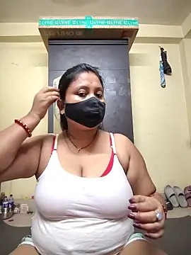 Snapshot of Curvy_Trisha chatting on May 2026 02:58:01 PM Curvy Trisha online show from May 2026 02:58:01 PM