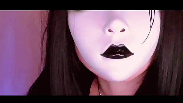 NoirLiliyaa online show from February 2026 07:03:02 PM