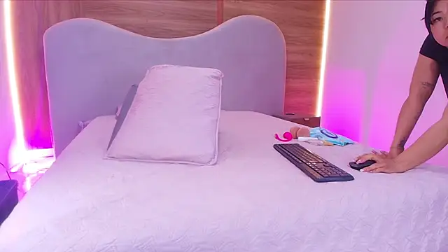 Snapshot of shaina_adams chatting on February 2026 12:06:02 PM shaina adams online show from February 2026 12:06:02 PM