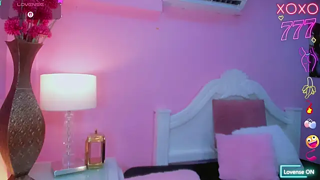 Maia Hotts online show from April 2026 08:28:02 PM