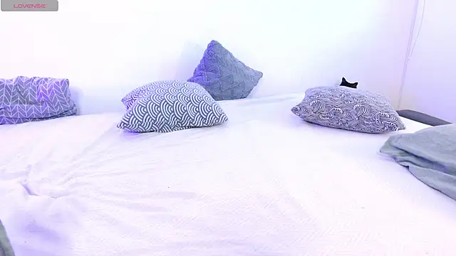 Luvtosin663 online show from April 2026 03:15:01 PM