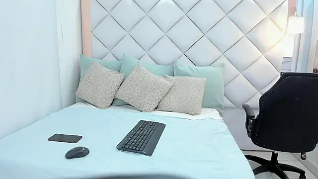 crystalstonee online show from June 2026 08:33:02 PM