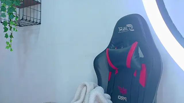 Snapshot of AnnieRouse__ chatting on February 2026 11:48:01 AM AnnieRouse online show from February 2026 11:48:01 AM