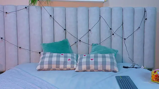 Snapshot of AnnieRouse__ chatting on February 2026 11:46:02 AM AnnieRouse online show from February 2026 11:46:02 AM