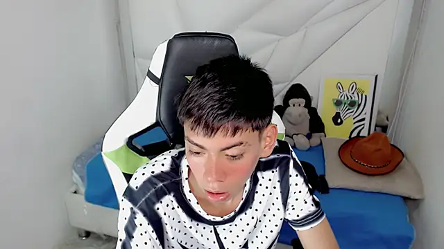 Snapshot of Liarr_ chatting on February 2026 08:36:01 PM Liarr online show from February 2026 08:36:01 PM