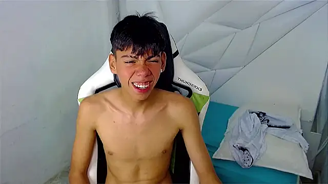 Liarr  online show from April 2026 09:39:33 PM